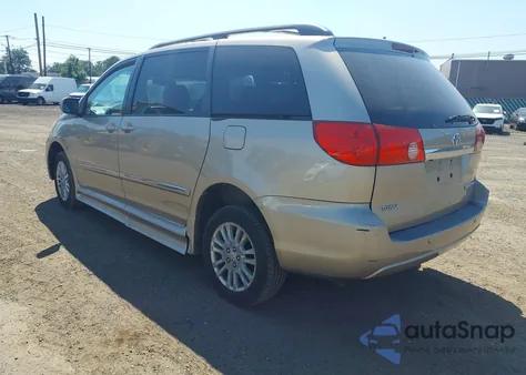 2010 Toyota Sienna Limited z USA, uszkodzony, nr VIN 5TDYK4CC3AS332779